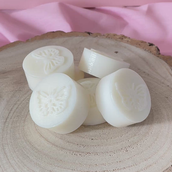 Coconut Wax Melt Video. Birthday Gift Handmade.