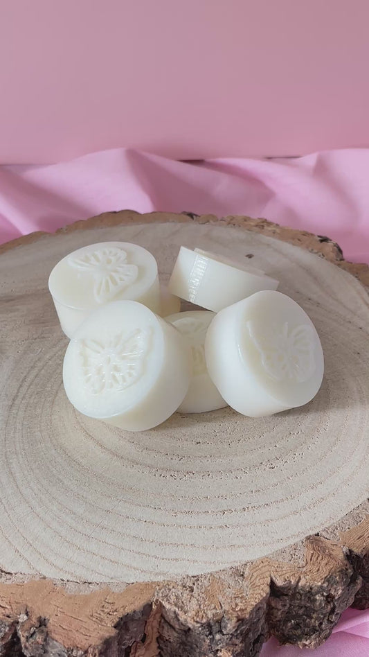 Coconut Wax Melt Video. Birthday Gift Handmade.